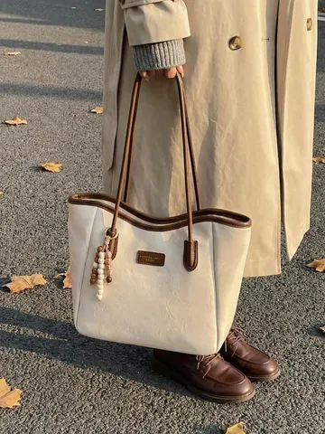Vrouwen Retro PU-Leder Tote Bag Grote Capaciteit Minimalistische Woon-werkverkeer Schoudertas Met Kralenbedeltje Handtas