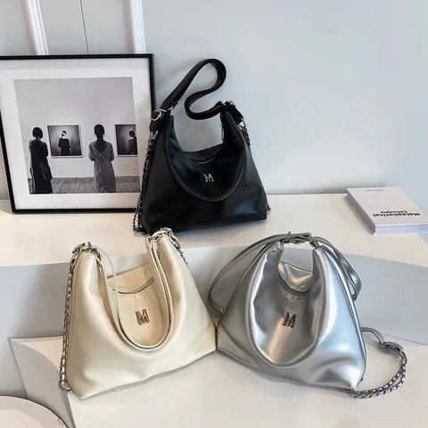 Damen Mode Hobo Schultertasche PU Leder Große Kapazität Tote Bag Mit Metallkette M Buchstaben Dekor Vintage Pendler Achseltasche