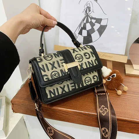 Vintage Dames Crossbodytas PU-Leer Canvas Kleine Vierkante Schoudertas Met Brede Jacquard Band En Pluche Hanger Elegante Veelzijdige Handtas