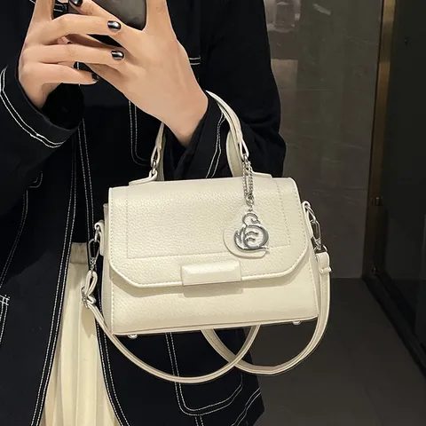 Damen Mode Lychee Muster PU Leder Handtasche Vintage Große Kapazität Schulter Umhängetasche Mit Metall Schwan Anhänger Täglich Pendler Tasche