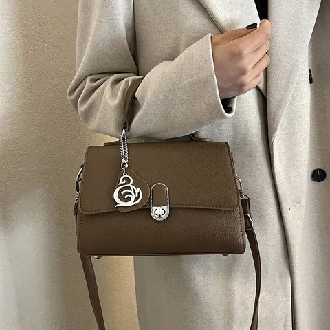 Borsa a Mano da Donna in Pelle PU con Trama Litchi Borsa a Tracolla Retro Vintage Con Ciondolo a Cigno Borsa Minimalista per Pendolarismo