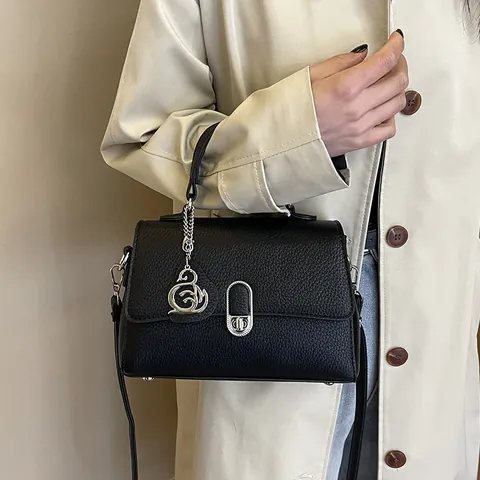 Borsa a Mano da Donna in Pelle PU con Trama Litchi Borsa a Tracolla Retro Vintage Con Ciondolo a Cigno Borsa Minimalista per Pendolarismo