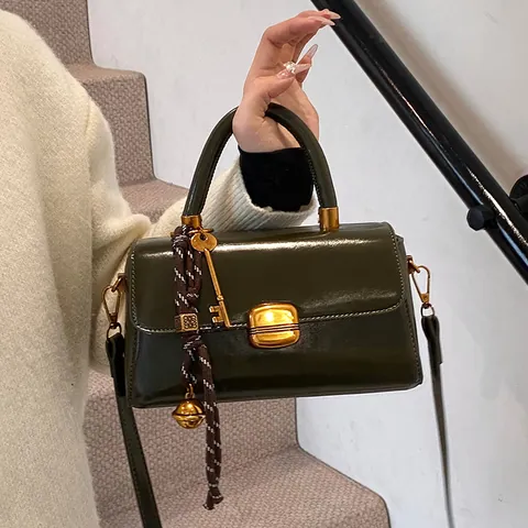 Women Vintage Oil Wax PU Leather Handbag Gold Metal Buckle Square Crossbody Bag With Charm Autumn Winter Shoulder Bag