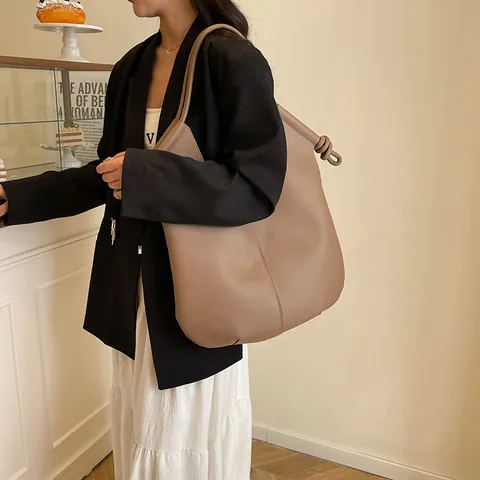 Borsa a Spalla Hobo in Pelle PU Minimalista di Grande Capacità per Donna Vintage Commuter Borsa Tote Decorata con Nodo Borsa a Secchiello