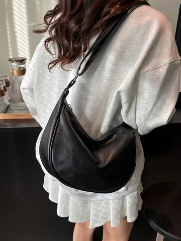 Sac Croissant Hobo en Cuir PU pour Femmes Avec Chaîne de Künstliche Perles Et Pendentif de Dessin Animé Sac à Bandoulière pour Travail Quotidien