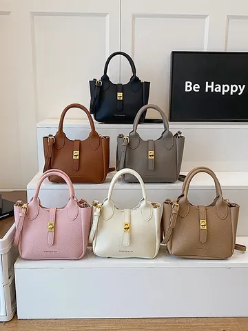 Sac Seau Femme en Cuir PU Motif Litchi Avec Pendentif Ours Sac à Main Mode Commuter Sac à Bandoulière