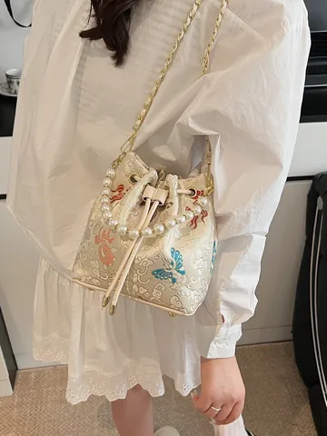Damen Chinesischer Stil Bestickt Beuteltasche Mit Künstliche Perlen Griff Schmetterling Satin Jacquard Umhängetasche Für Party Elegant