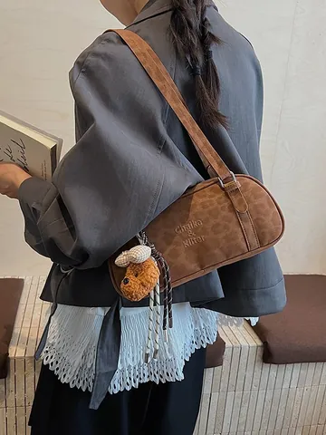 Sac Bowling Vintage Imprimé Léopard en Cuir PU pour Femmes Sac à Bandoulière Texture Daim Mat Avec Pendentif Ours en Peluche