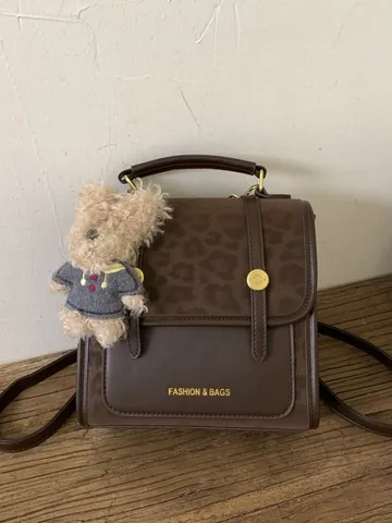 Zaino da Donna Vintage in Pelle PU con Stampa Leopardata Moda Borsa a Mano Retro Borsa a Tracolla Casual con Ciondolo Orsetto in Peluche