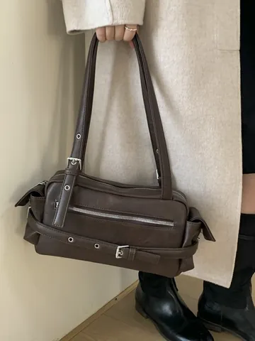 Sac Sous le Bras Rétro Locomotive pour Femmes en Cuir PU Style Motard Avec Boucle à Oeillets en Métal Argenté Sac à Épaule