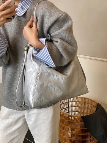 Vintage Metallic Large Capacity Tote Bag For Women Retro Commuting Shoulder Bag With Adjustable Strap PU Leather Handbag
