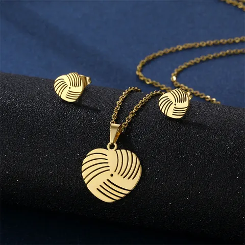 Minimalist 304 Stainless Steel Heart Pendant Necklace And Stud Earrings Jewelry Set Gold Plated Textured Spiral Design Gift For Women