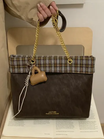 Sac Fourre-tout Vintage à Carreaux pour Femmes Grande Capacité en Cuir PU Sac à Bandoulière Avec Chaîne Dorée Sac à Main Rétro pour Femmes