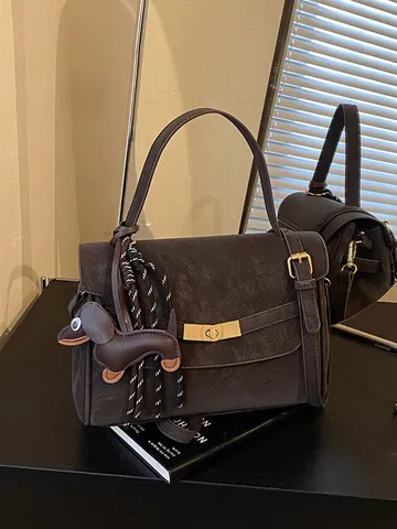 Sac à Épaule Vintage pour Femmes en Cuir PU Mat Avec Pendentif Chien Teckel Verrou Or Sac Fourre-tout Grande Capacité Sac Bandoulière Bureau