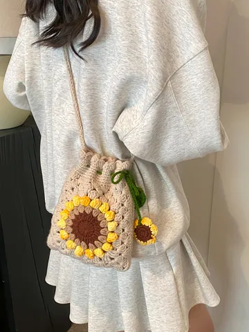Handgefertigte Gehäkelte Sonnenblumen Umhängetasche Für Damen Gestrickte Baumwolle Kordelzug Eimertasche Hirtenstil Handgewebte Schultertasche Geschenk