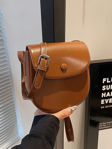 Borsa a Tracolla Mini a Sella in Pelle PU Vintage da Donna Casual Versatile Semplice Borsa a Spalla Con Fibbia Rotonda Argento Rosso Nero Marrone