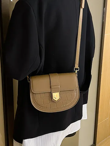 Petit Sac Selle Rétro en Cuir PU pour Femmes Motif Crocodile Accessoires Dorés Sac Bandoulière Mode Quotidienne