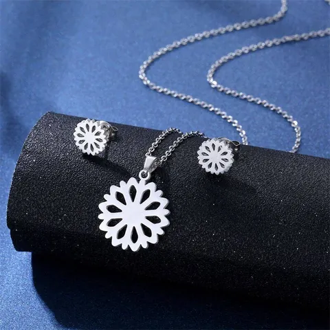 Hollow Flower 304 Stainless Steel Necklace And Stud Earrings For Women Sunflower Snowflake Design Silver Daily Jewelry