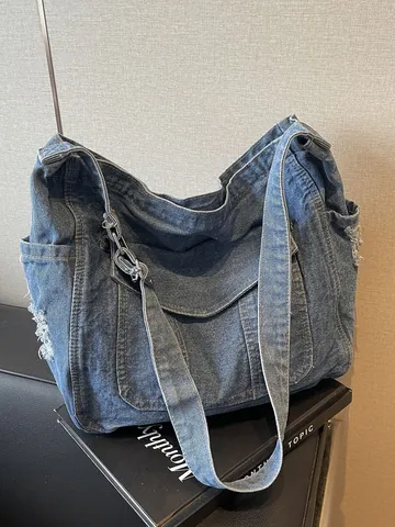 Sac Fourre-Tout en Denim Délavé Vintage pour Femmes Grande Capacité Sac à Bandoulière Déchiré Multi Poches Sac Décontracté