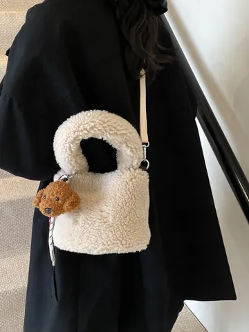 Damen Süße Lammwolle Beuteltasche Plüsch Handtasche Einfarbig Umhängetasche Mit Teddy Hund Anhänger Winter Herbst Schultertasche