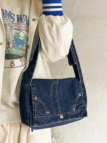 Sac à Épaule en Denim Rétro Femmes Sac Bandoulière en Denim Lavé Avec Rivets Et Surpiqûres Contrastées Sac Sous les Aisselles Casual