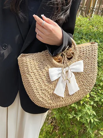 Sac en Paille Demi-lune Pastoral Femme Avec Grand Nœud en Satin Blanc Fermeture à Cordon Tissé à la Main Sac Fourre-tout Vacances Plage