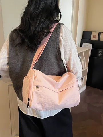 Sac Bandoulière en Tissu Lavé de Grande Capacité pour Femmes Mode Décontractée Forme d'Oreiller Sac de Voyage avec Fermeture Éclair