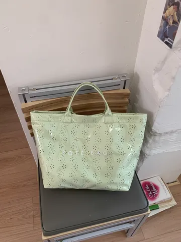 Γυναικεία Αδιάβροχη Τσάντα Tote από PVC Μεγάλη Χωρητικότητα Laser Cut Floral Σχέδιο Γλυκιά Τσάντα Jelly για Παραλία