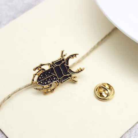 Vivace Spilla a Scarabeo in Lega Smaltata Creativa a Forma di Insetto Animale Spilla da Bavero Oro Nero Goccia d'Olio Gioielli Regalo Unisex