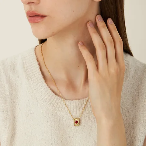 Vintage Gold Plated Copper Square Plate Heart Pendant Necklace Red Synthetic Zirconia Ruby Elegant Jewelry For Women Daily Dating Gift