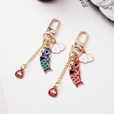 Japanischer Stil Legierung Koi-Fisch Schlüsselanhänger Mit Daruma Wolke Anhänger Emaille Koinobori Schlüsselring Für Taschen