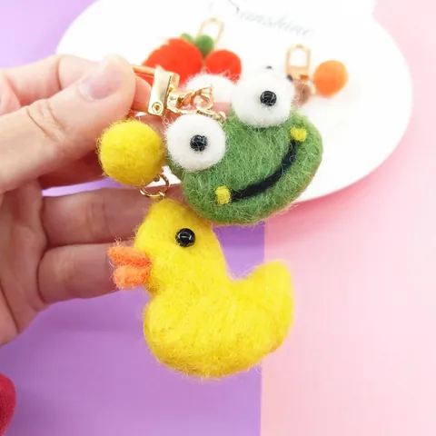 Süßer Handgefertigter Wollfilz Schlüsselanhänger Tier Frucht Karotte Frosch Ente Anhänger Tasche Charme Auto Schlüsselring Deko Damen