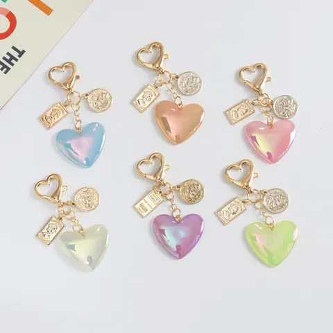 Portachiavi a Forma di Cuore Vintage Ciondolo a Cuore in Resina Cangiante Ciondolo per Borsa con Moneta di Veliero e Ritratto