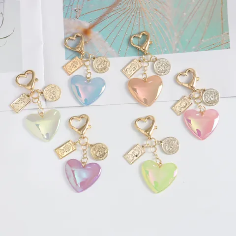 Portachiavi a Forma di Cuore Vintage Ciondolo a Cuore in Resina Cangiante Ciondolo per Borsa con Moneta di Veliero e Ritratto