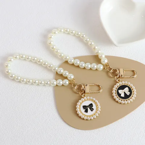 Vintage Pearl Bow Keychain Alloy Round Plate Pendant Hand Strap For Bag Phone Case Car Keys Accessories Women Jewelry