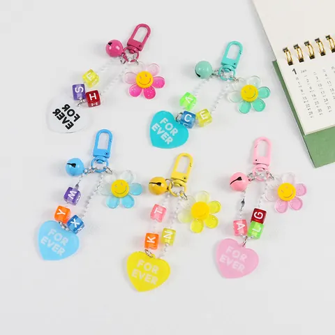Porte-clés Tournesol Viso Sorridente en Acrylique Pendentif Coeur Forever Perles Alphabet Charme de Sac Cadeau