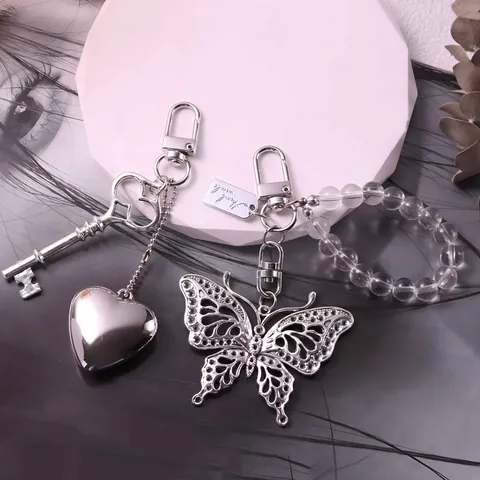 Vintage Zilveren Opengewerkte Vlinder Sleutelhanger Met Hart Sleutel Hanger Metalen Kralen Tas Hanger Vrouwen DIY Sieraden Accessoire