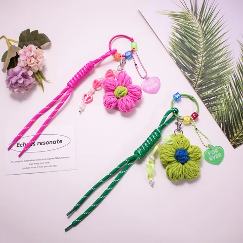 Handgefertigter Gehäkelter Blumen Schlüsselanhänger Mit Acryl Herz Anhänger Alphabet Perlen Geflochtenes Seil Taschenschmuck Für Damen