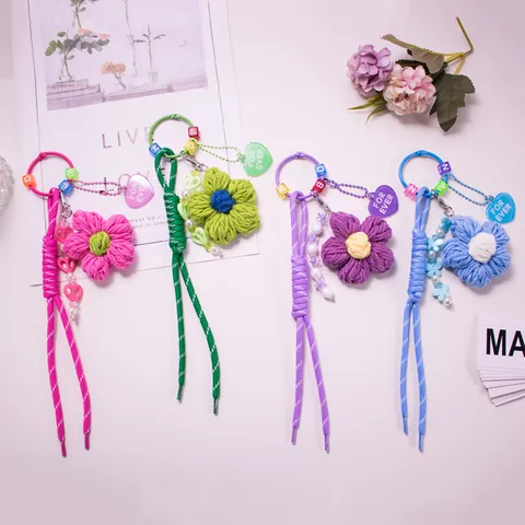 Handgefertigter Gehäkelter Blumen Schlüsselanhänger Mit Acryl Herz Anhänger Alphabet Perlen Geflochtenes Seil Taschenschmuck Für Damen