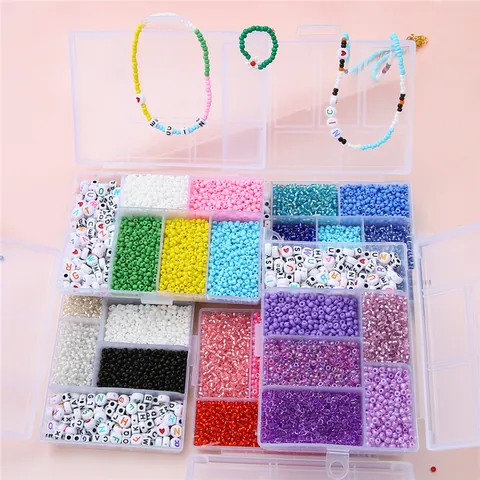 Kit de Cuentas para Hacer Joyas DIY Cuentas de Vidrio Coloridas Dijes de Letras y Corazones de Acrílico Con Hilo Elástico y Caja de Almacenamiento para Pulseras Collares Artesanía