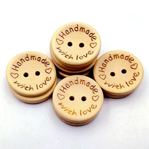 Boutons en Bois Ronds Gravés au Laser Handmade With Love Motif Cœur Deux Trous Attaches pour Couture DIY Artisanat Tricot Cadeau Décor