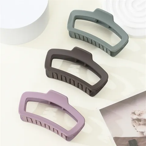 Large Matte Geometric Hollow Hair Claw Clip For Women Minimalist ABS Plastic Nonslip Shark Hair Clip For Daily Styling