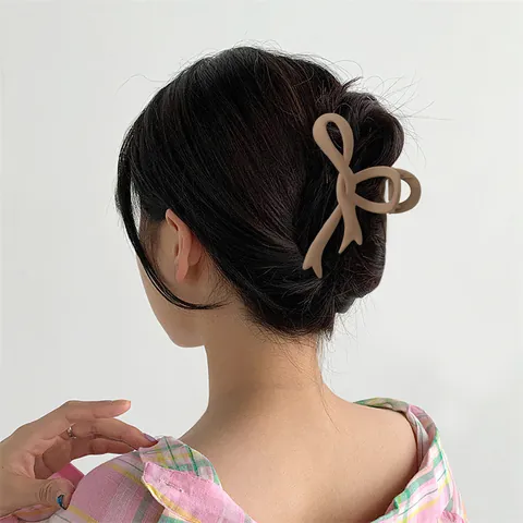 Matte Bow Knot Hair Claw Clip Large Resin Shark Clip For Women Elegant Ribbon Design Hair Accessories Daily Styling Hairpins