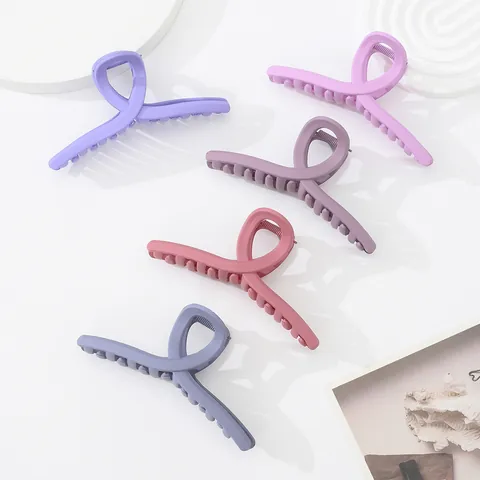 Large Matte Rubber Paint Hair Claw Clip Minimalist Ribbon Twist Shark Clip For Women Girls Thick Hair Accessories