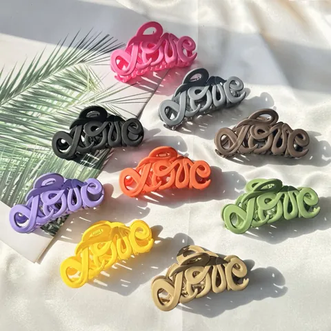 Matte Plastic Love Letter Hair Claw Clip Large Shark Clip For Women Girls Minimalist Nonslip Matte Finish Hair Accessory