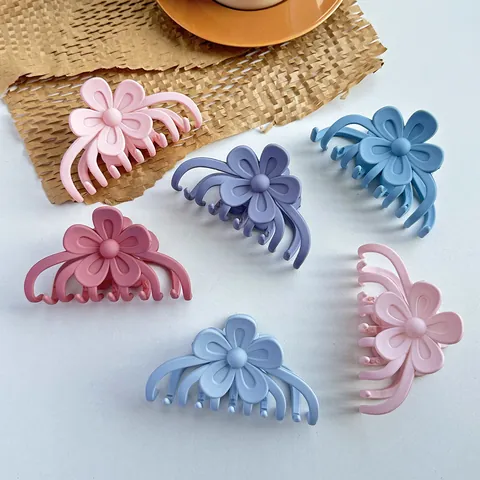 Matte Multicolor Flower Hair Claw Clip Frosted Plastic Floral Hair Clamp For Women Daily Hair Accessories Simple Fashion Hair Styling Tools