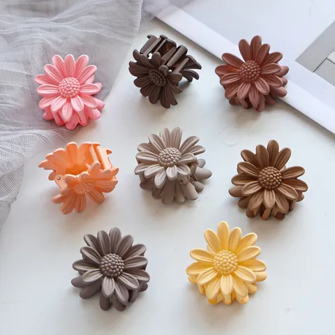 Daisy Flower Hair Claw Small Matte Plastic Hair Clip Sweet Morandi Colors Floral Hair Catch Barrette Women Hair Accessories