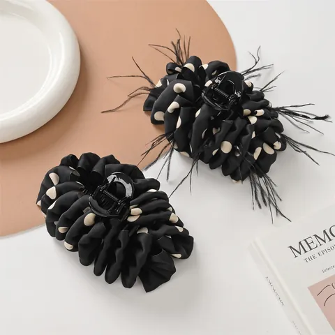 French Vintage Polka Dot Satin Fabric Wrapped Hair Claw Clip With Feather Decor Elegant Shark Clip For Women Hair Accessory