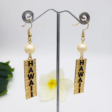 Hawaiian Style Gold Plated Alloy Dangle Earrings With Faux Artificial Pearl Hawaii Letter Print Rectangle Metal Plate Drop Earrings