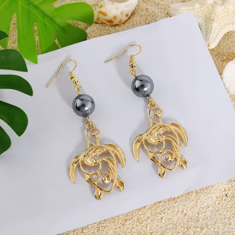 Boucles d'Oreilles Pendantes Tortue de Mer Évidée Style Hawaïen pour Femmes Alliage Plaqué Or Perle Grise Bijoux Vacances Plage Océan